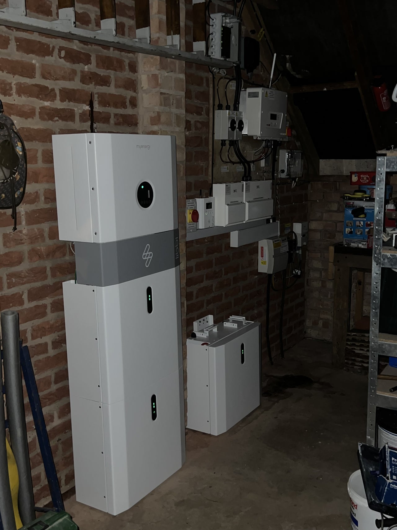 LIBBI 5kw Hybrid system in utility room with 15kWh batteries